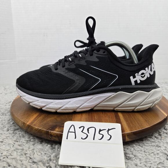 Hoka One One Womens 9D Wide Arahi 5 Black White Athletic Gym Daily Running Shoe - Picture 1 of 12